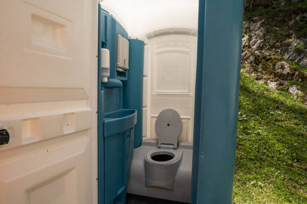 Best Portable restroom trailer rental  in Hueytown, AL